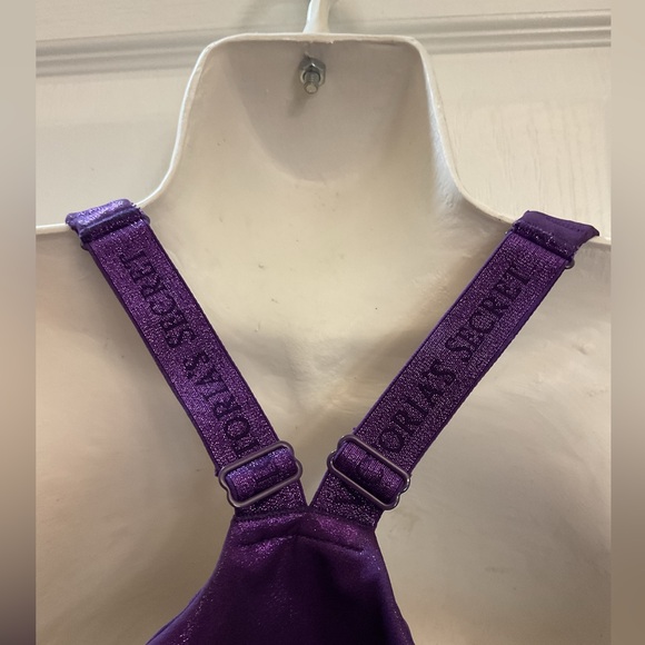 Front-Zip Sports Bra - Picture 6 of 7